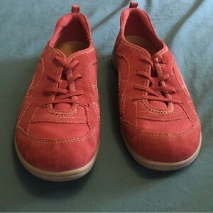 Earth origins coral colored suede  and mesh women’s shoes